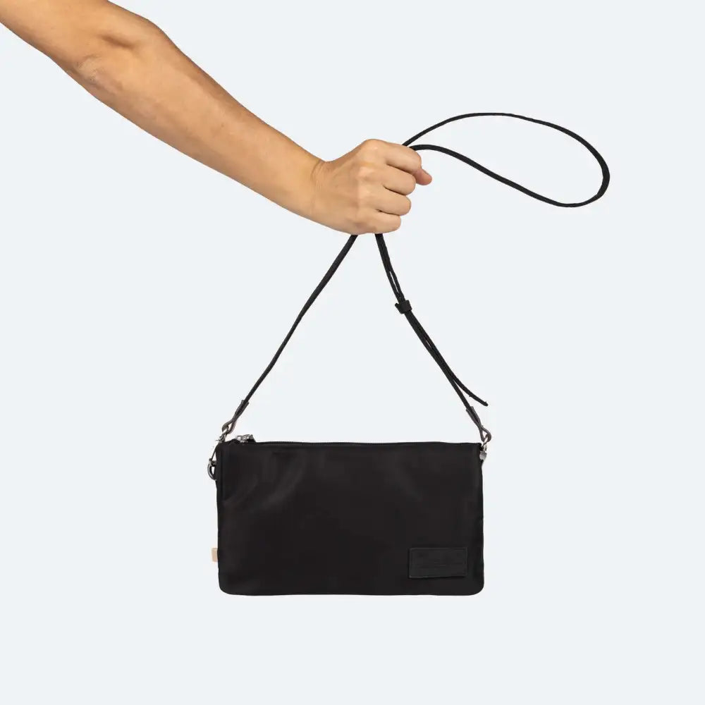 XPLORE CROSSBODY BLACK
